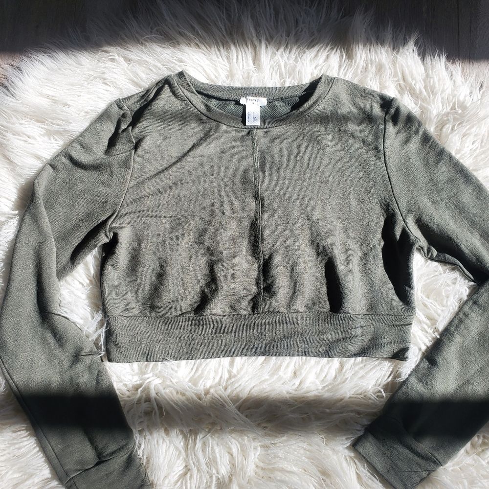 Long sleeve crop top